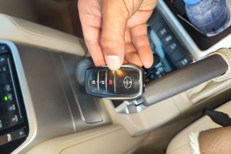 Used Toyota Land Cruiser 2019 4.0L GX-R 7 Seats Parallel Import Vehicle Key