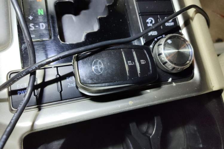 Used Toyota Land Cruiser 2019 4.0L 7-Seater Automatic Transmission Middle East Version Vehicle Key