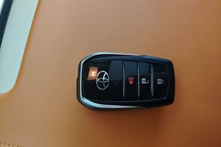 Used Toyota Land Cruiser 2019 4.0L GX-R 7 Seats Parallel Import Vehicle Key