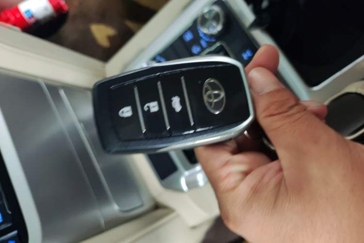 Used Toyota Land Cruiser 2019 4.6L GX-R Middle East Version Vehicle Key