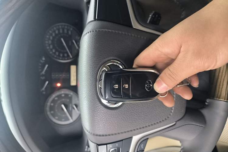 Used Toyota Land Cruiser 2019 4.0L 7-Seater Automatic Transmission Middle East Version Vehicle Key