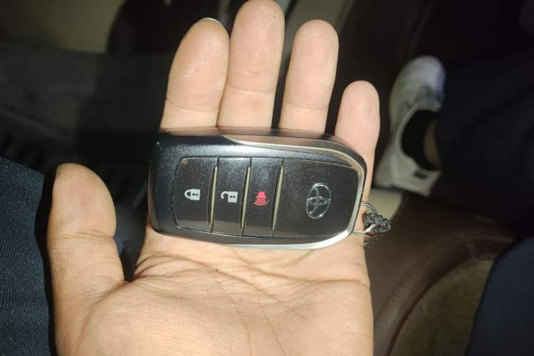 Used Toyota Land Cruiser 2019 4.0L 7-Seater Automatic Transmission Middle East Version Vehicle Key