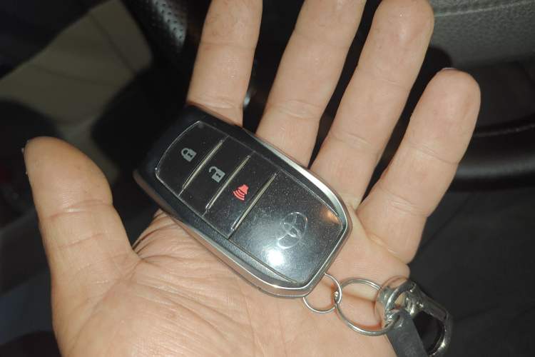Used Toyota Land Cruiser 2019 4.0L 7-Seater Automatic Transmission Middle East Version Vehicle Key