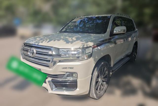 Toyota Land Cruiser 2019 Land Cruiser (Imported) 4.0L GX-E with aftermarket parts, Middle East specification usado