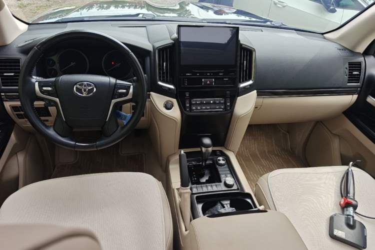 Used Toyota Land Cruiser  Center Console