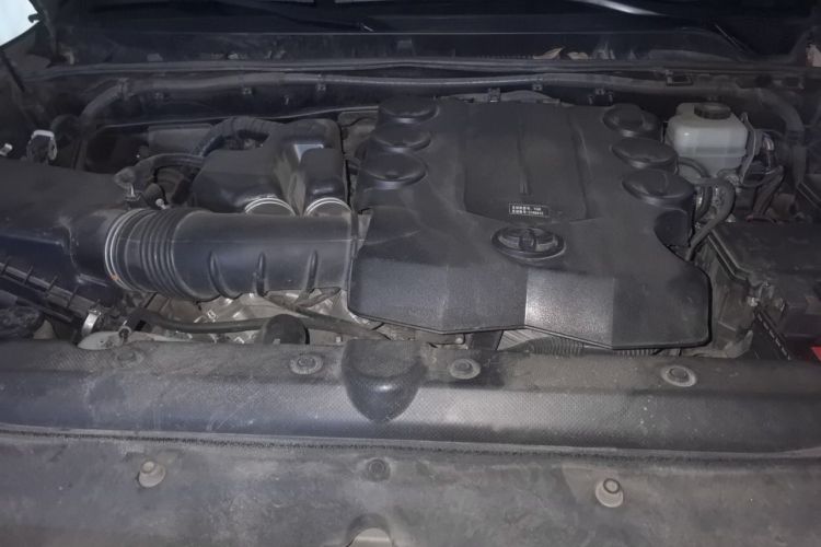 Used Toyota Land Cruiser  Engine Bay