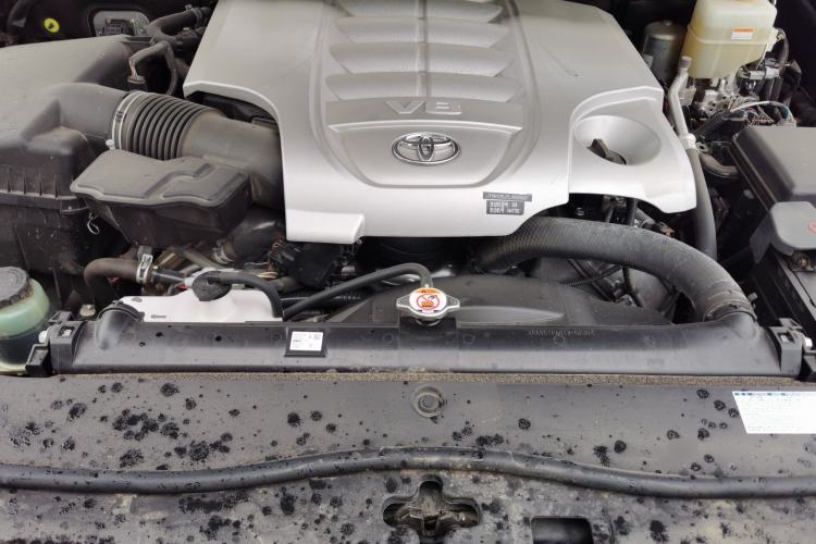 Used Toyota Land Cruiser  Engine Bay