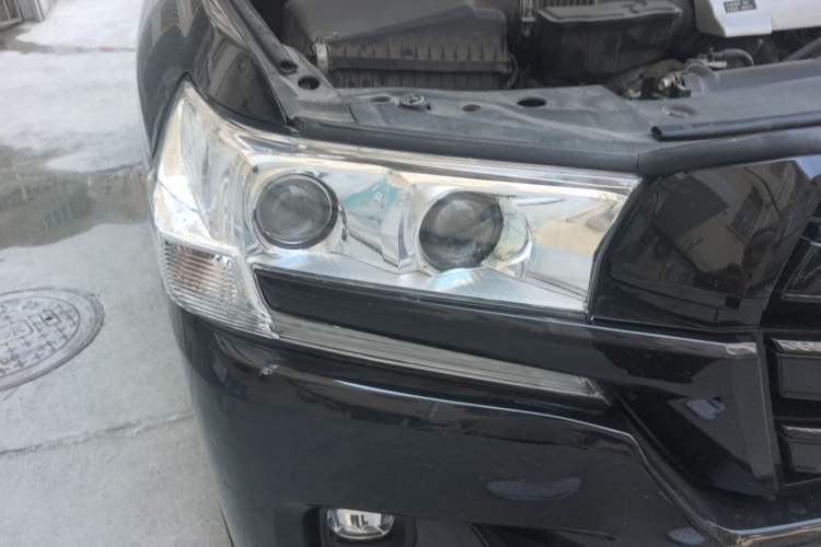 Used Toyota Land Cruiser  Right Front Headlight