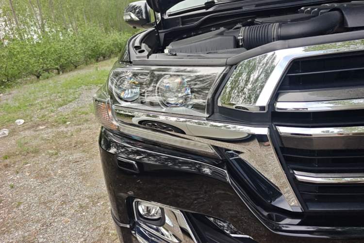 Used Toyota Land Cruiser  Right Front Headlight