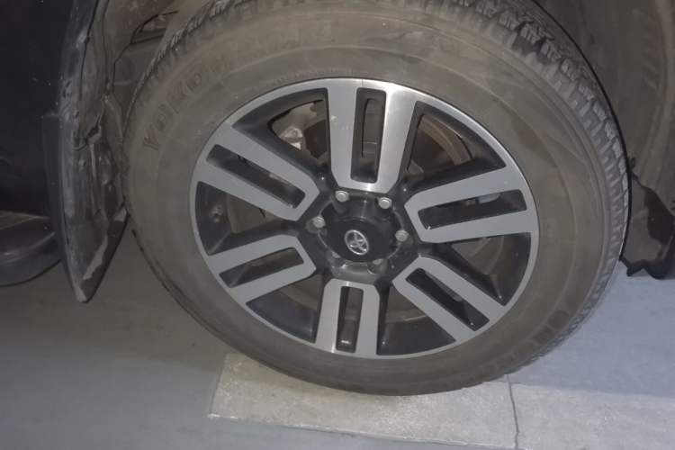 Used Toyota Land Cruiser  Right Front Wheel Hub