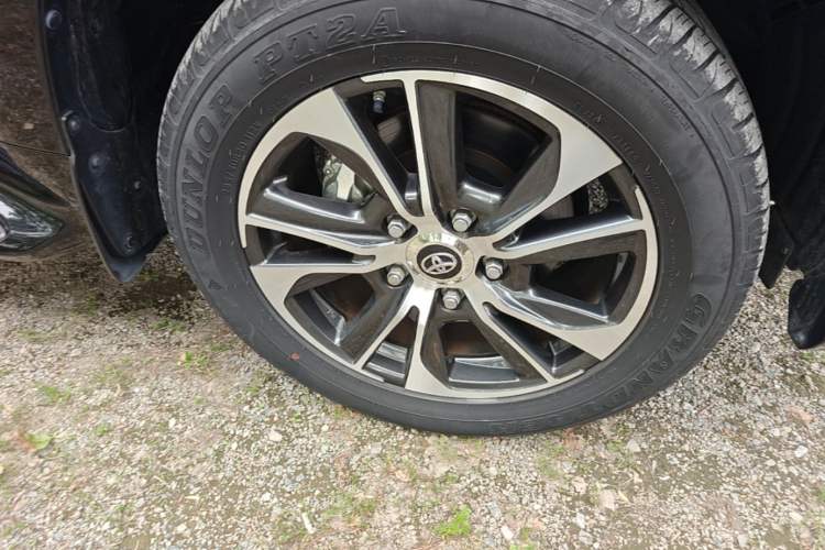 Used Toyota Land Cruiser  Right Front Wheel Hub