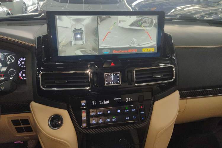 Used Toyota Land Cruiser 2020 4.0L GX-R 7-Seater Middle East Version Audio And AC Panel