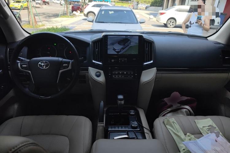 Used Toyota Land Cruiser  Center Console