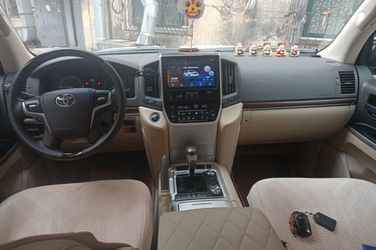 Used Toyota Land Cruiser  Center Console