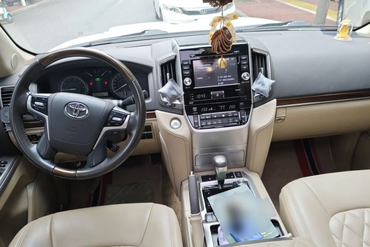 Used Toyota Land Cruiser  Center Console
