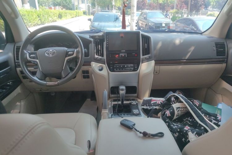 Used Toyota Land Cruiser  Center Console