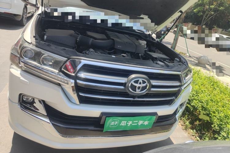 Used Toyota Land Cruiser  Engine Bay