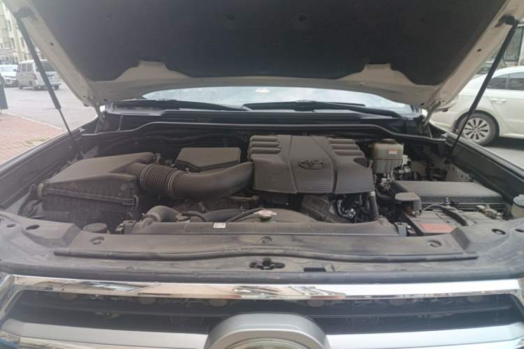 Used Toyota Land Cruiser  Engine Bay