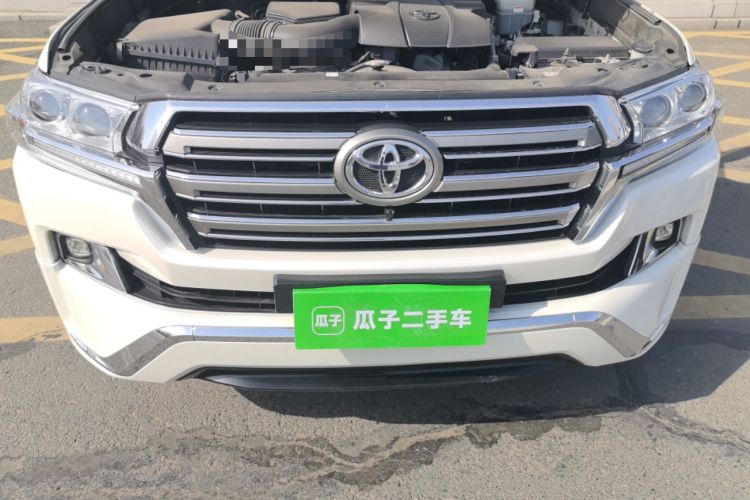 Used Toyota Land Cruiser  Engine Bay