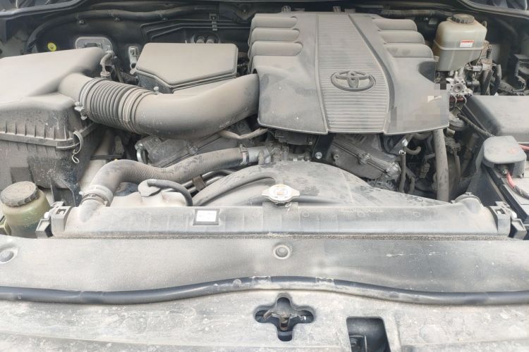 Used Toyota Land Cruiser  Engine Bay