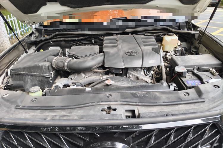 Used Toyota Land Cruiser  Engine Bay