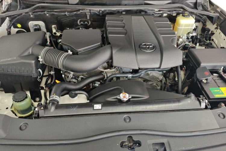 Used Toyota Land Cruiser 2020 4.0L GX-R Middle East Engine Bay