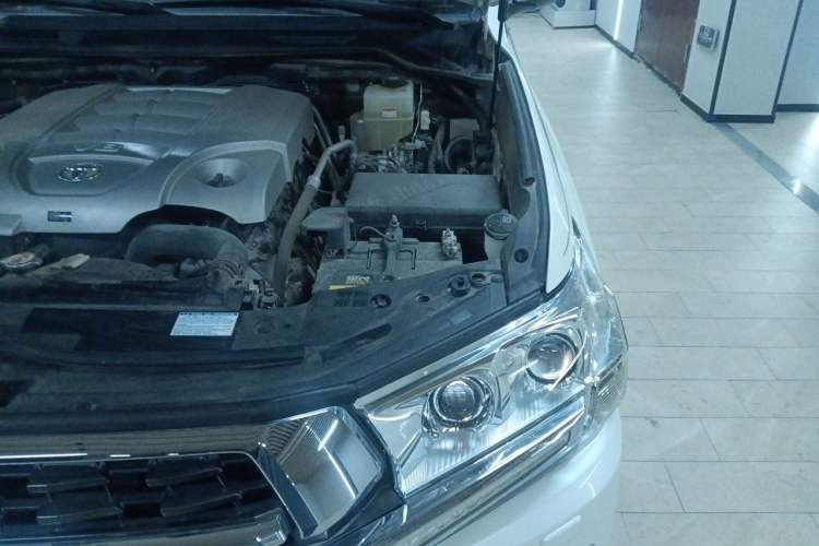 Used Toyota Land Cruiser  Engine Bay Left
