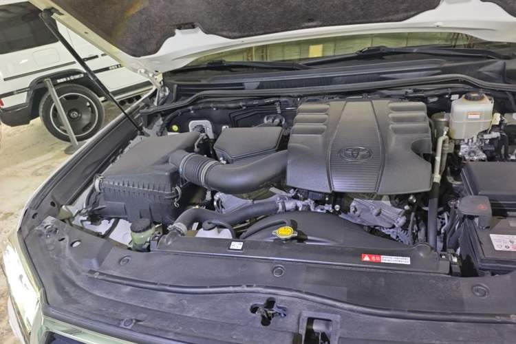 Used Toyota Land Cruiser  Engine Bay Right