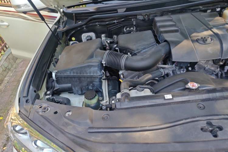 Used Toyota Land Cruiser  Engine Bay Right