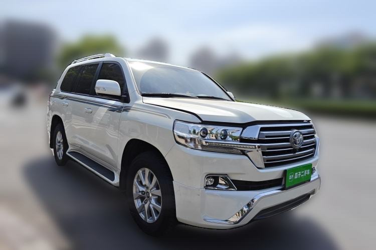 Used Toyota Land Cruiser 2020 4.0L GX-R Middle East Front Right 45 Deg