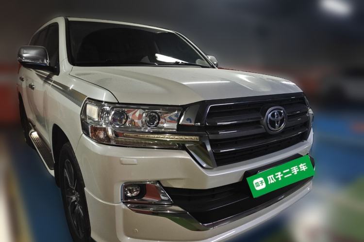 Used Toyota Land Cruiser 2020 5.7L VX-R Genuine Leather 8 Airbags Trailer Hitch Spare Tire Sunroof – Middle East Specifications Front Right 45 Deg