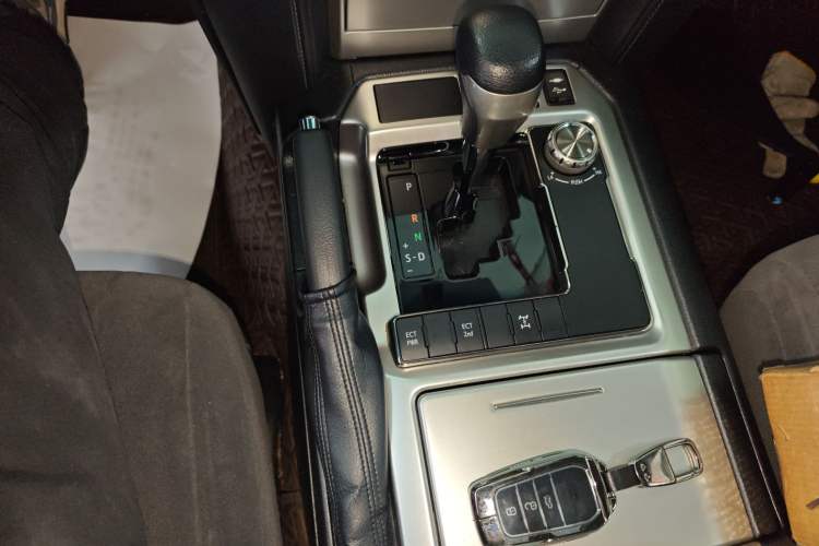 Used Toyota Land Cruiser 2020 4.0L GX-R Middle East Gear Lever