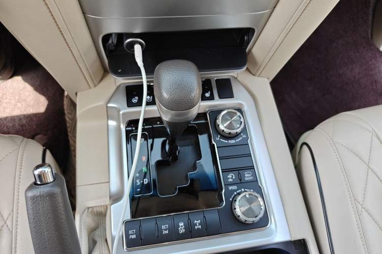 Used Toyota Land Cruiser 2020 4.0L GX-R Middle East Gear Lever