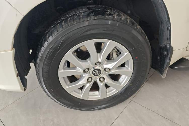 Used Toyota Land Cruiser 2020 4.0L GX-R Middle East Left Front Wheel Hub