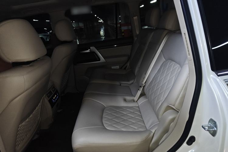 Used Toyota Land Cruiser 2020 5.7L VX-R Genuine Leather 8 Airbags Trailer Hitch Spare Tire Sunroof – Middle East Specifications Left Rear Seat