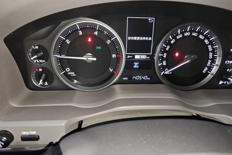 Used Toyota Land Cruiser 2020 5.7L VX-R Genuine Leather 8 Airbags Trailer Hitch Spare Tire Sunroof – Middle East Specifications Odometer Close Up