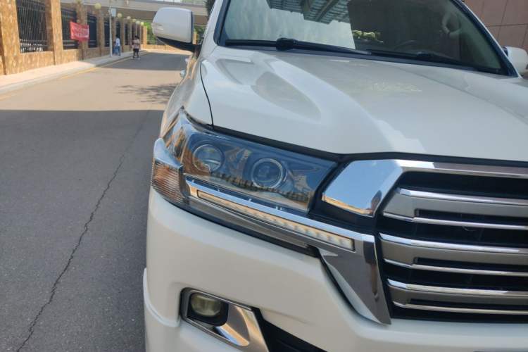 Used Toyota Land Cruiser  Right Front Headlight