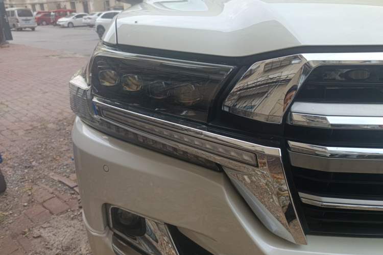 Used Toyota Land Cruiser  Right Front Headlight