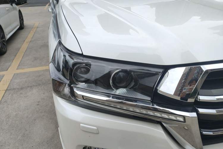 Used Toyota Land Cruiser  Right Front Headlight