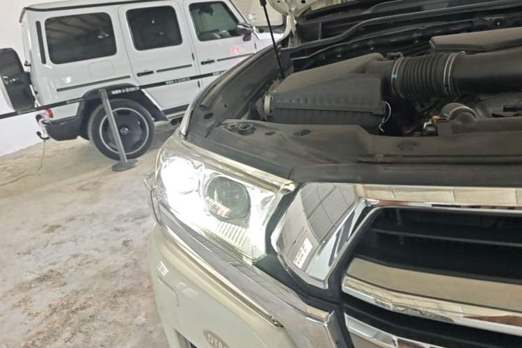 Used Toyota Land Cruiser  Right Front Headlight