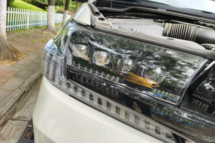 Used Toyota Land Cruiser  Right Front Headlight