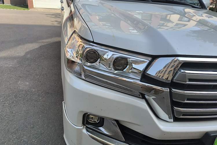 Used Toyota Land Cruiser  Right Front Headlight
