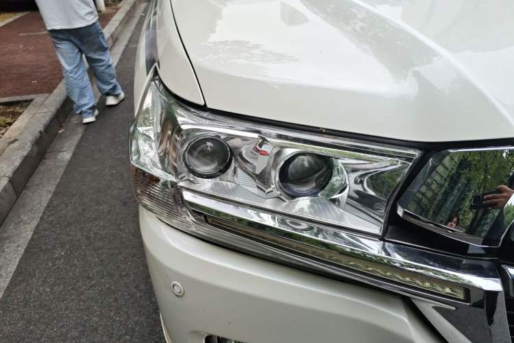 Used Toyota Land Cruiser  Right Front Headlight