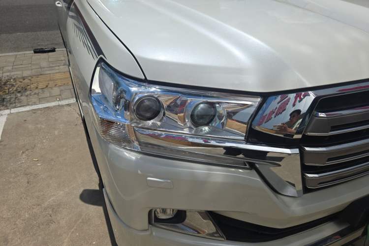 Used Toyota Land Cruiser  Right Front Headlight