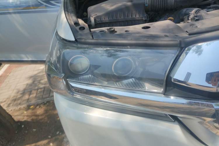 Used Toyota Land Cruiser  Right Front Headlight