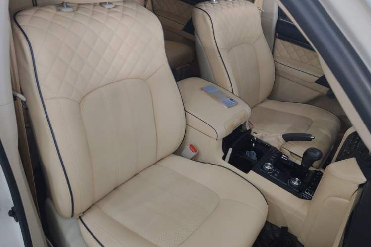 Used Toyota Land Cruiser 2020 4.0L GX-R 7-Seater Middle East Version Right Front Seat