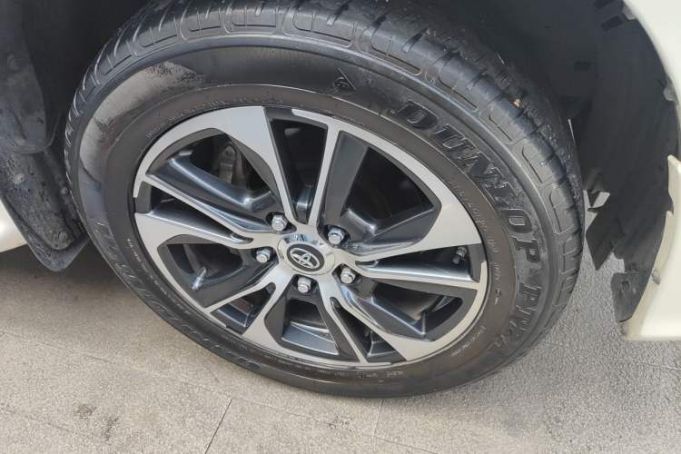 Used Toyota Land Cruiser  Right Front Wheel Hub