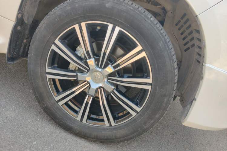 Used Toyota Land Cruiser  Right Front Wheel Hub