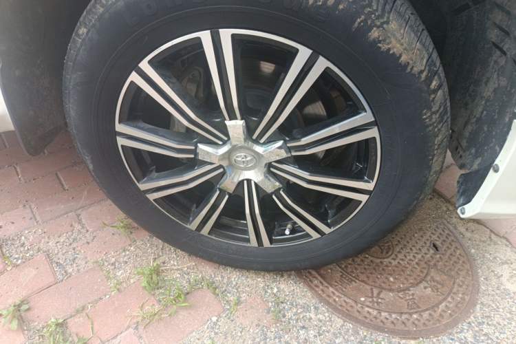 Used Toyota Land Cruiser  Right Front Wheel Hub