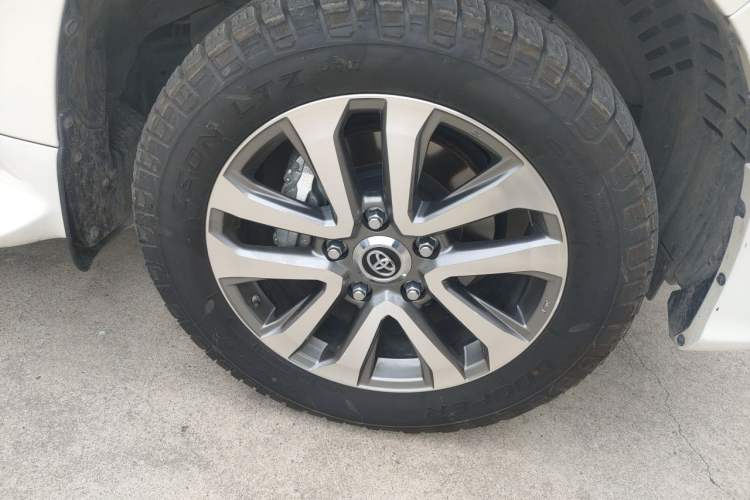 Used Toyota Land Cruiser  Right Front Wheel Hub